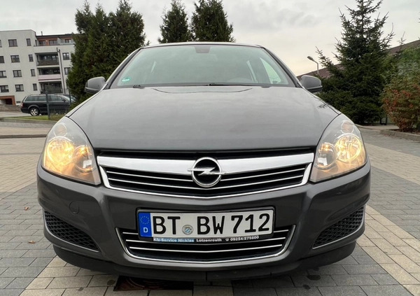 Opel Astra cena 17999 przebieg: 202194, rok produkcji 2010 z Warka małe 781